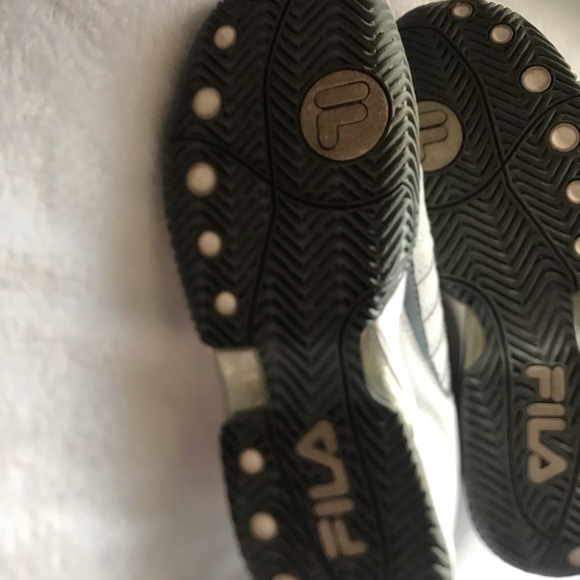 Fila brand women's tennis shoes white and gray size # 10 in good condition - Picture 10 of 11